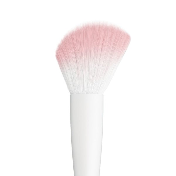 Wet n wild | Essential Contour Brush | Product front facing, with no background