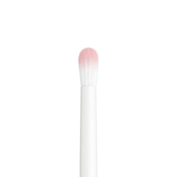 Wet n wild | Essential Crease Blending Brush | Product front facing, with no background