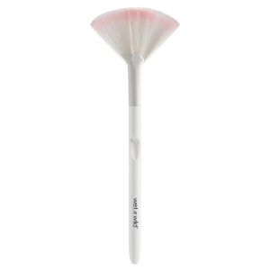 Wet n wild | Fan Brush | Product front facing, with no background