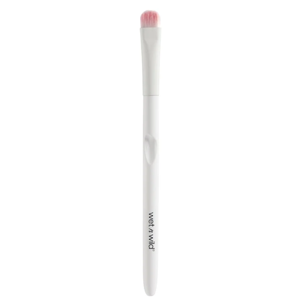Wet n wild | Small Eyeshadow Brush | Product front facing, with no background
