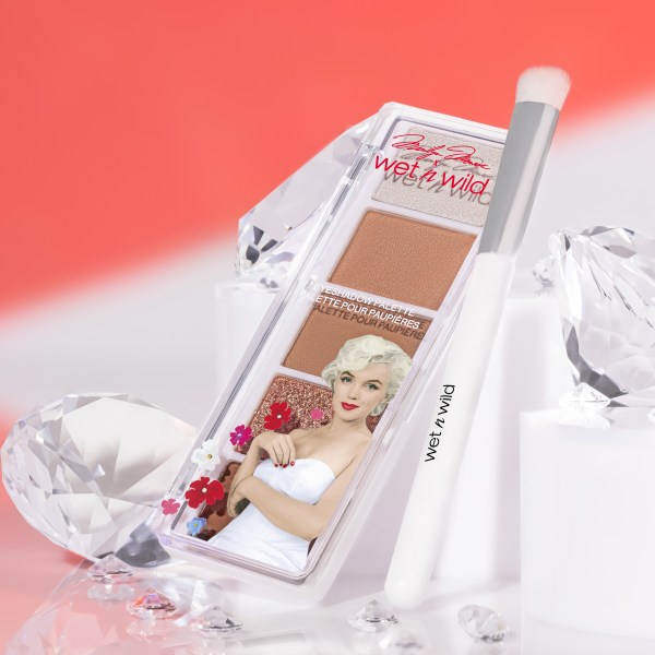 Wet n wild | Icon Eyeshadow & Brush Set | Product front facing lid closed, with red and white background