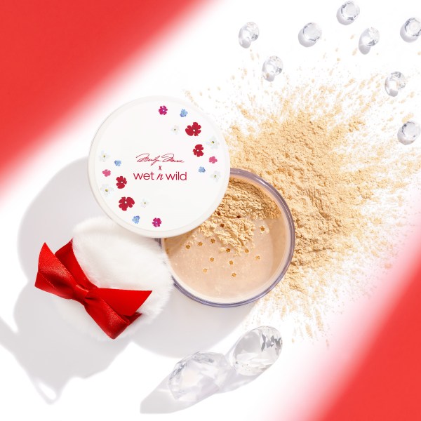 Wet n wild | Icon Luminous Setting Powder | Product front facing lid opened, with red and white